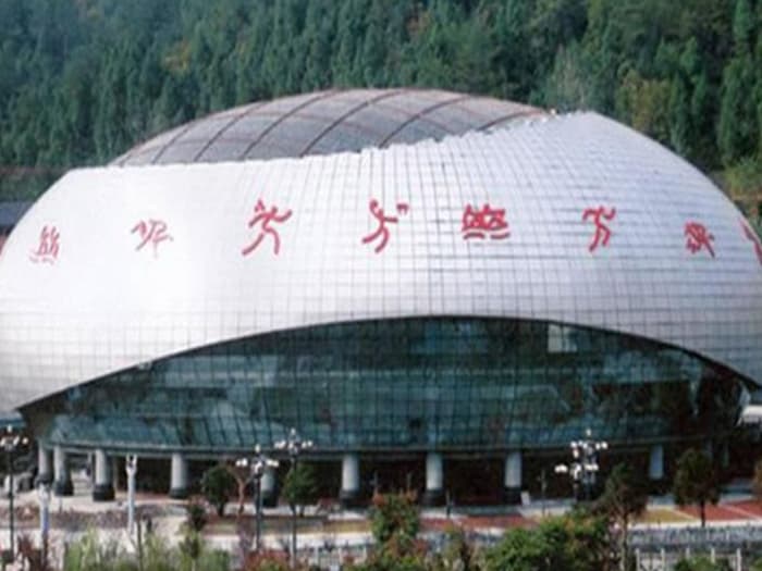 邓州体育中心球形网架加工安装